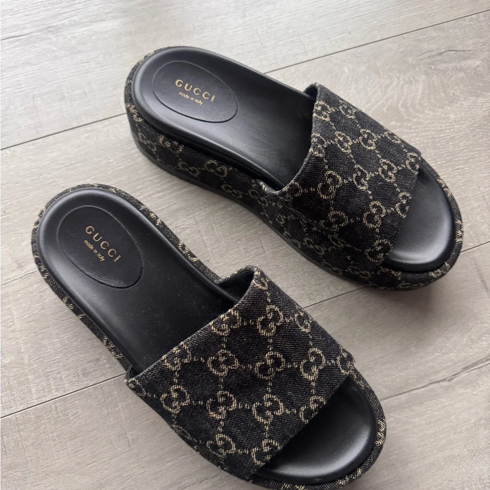 Gucci Women's Black Monogram platform Slide Sandals - Picture 3 of 7
